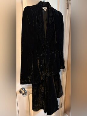Rare 90s Paul Costelloe Running Fox
Velvet Blazer & Skirt Set - Ireland